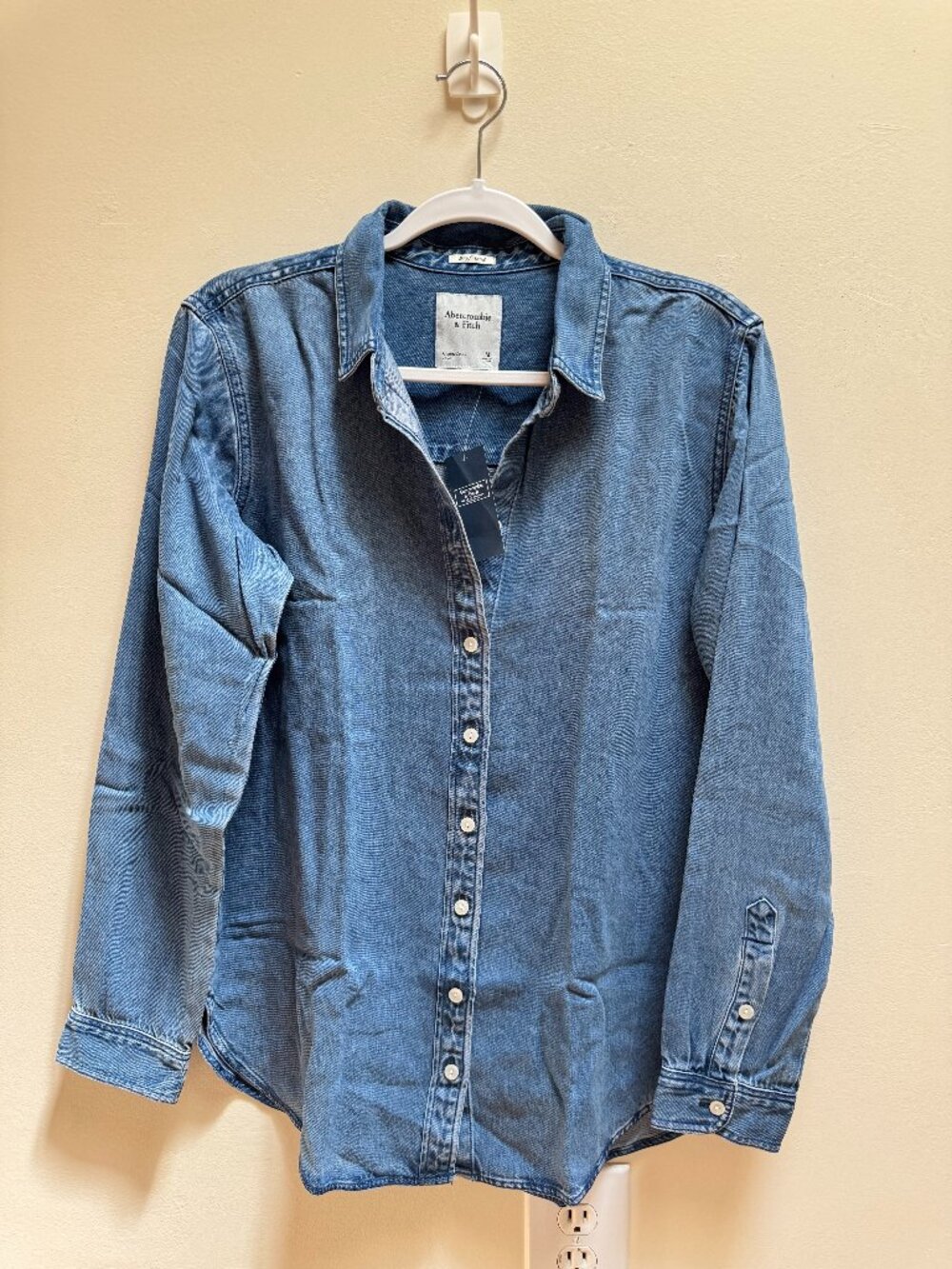 NWT A&F Boyfriend Chambray Button Down